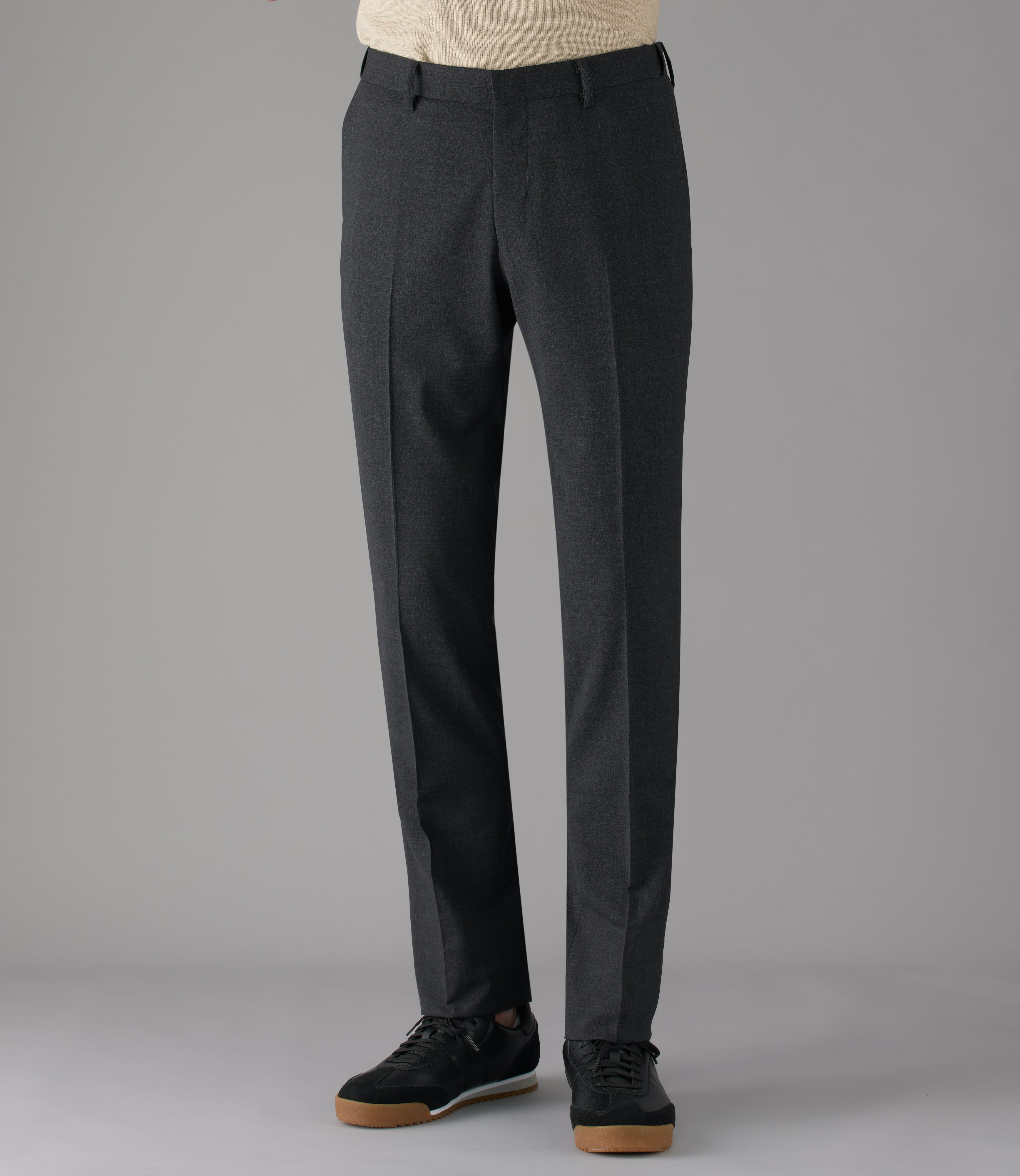 チャコールグレー