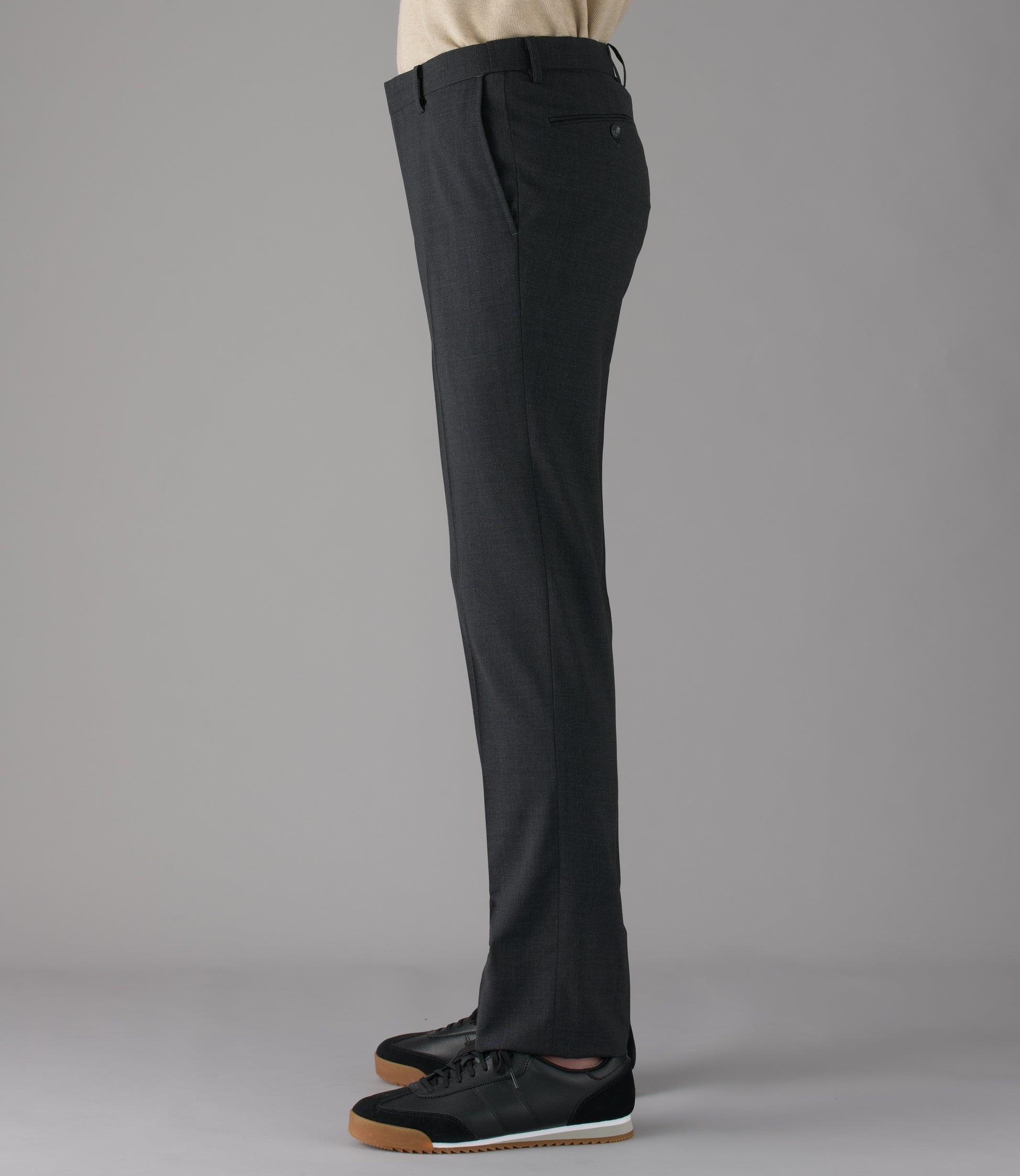 チャコールグレー